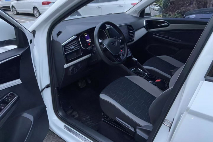 VS5 2023 car image #14