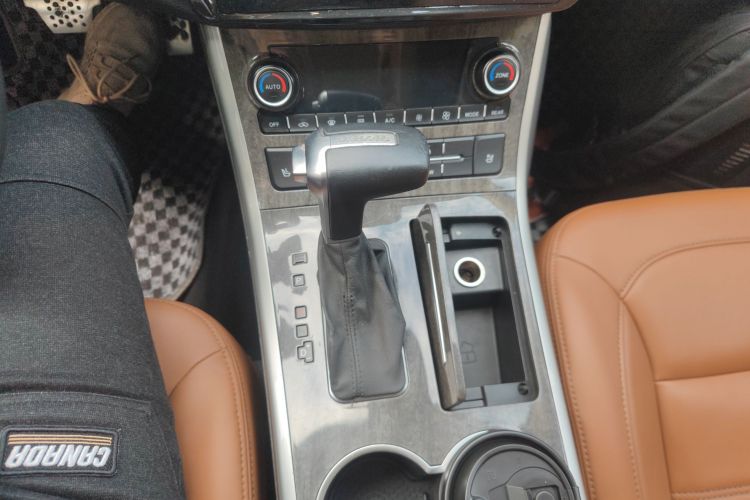 Haval H8 2017 car image #14