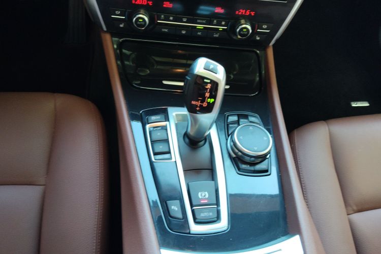 BMW 5 Series GT 2016 #14 BMW 5 Series GT 2016 immagine di auto #14