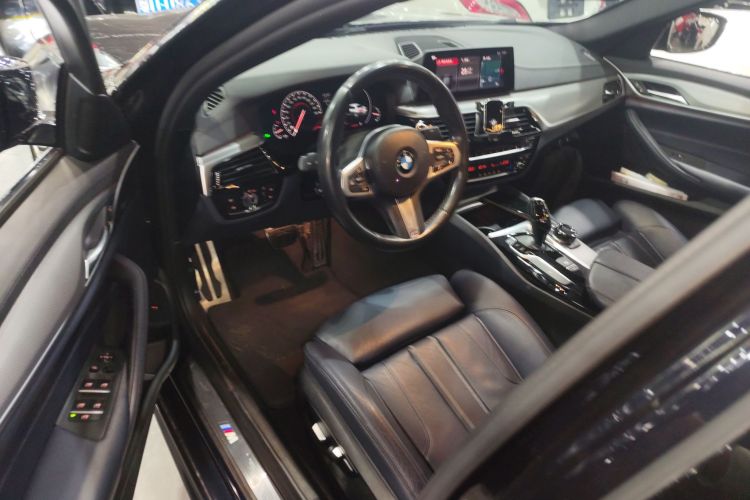 BMW 5 Series (Imported) 2018 car image #14