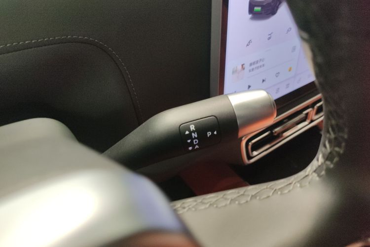 Li L8 2023 изображение автомобиля #14