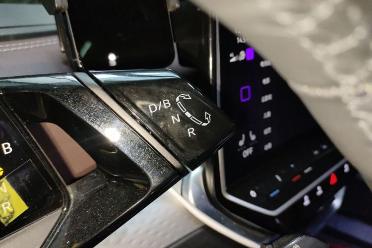 Volkswagen ID.6 X 2024 car image #14