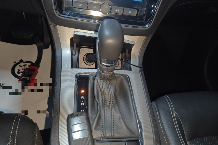 Roewe RX5 New Energy 2018 изображение автомобиля #14