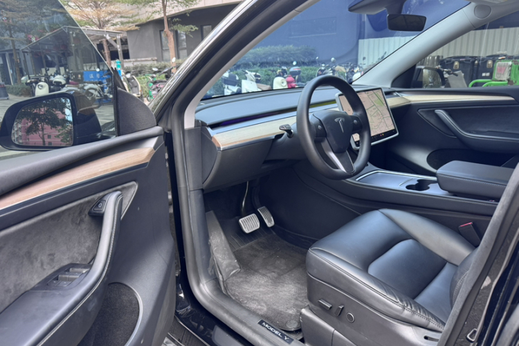 Tesla Model Y 2022 #14 Tesla Model Y 2022 car image #14