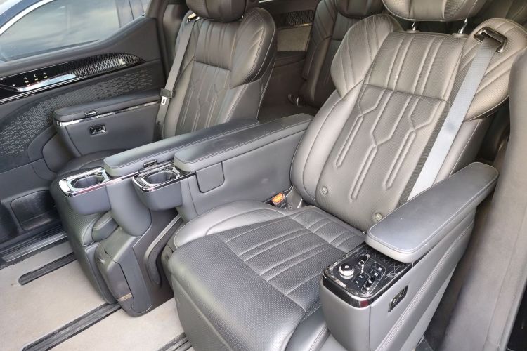 Zeekr 009 2023 car image #14