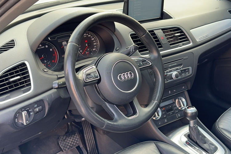 Audi Q3 2015 car image #14