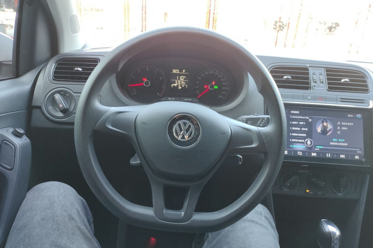 Polo 2018 image de voiture #14