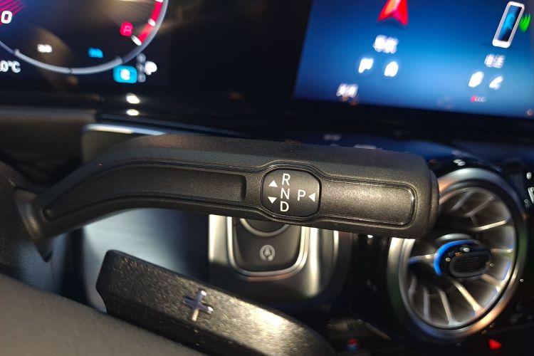 Mercedes-Benz GLB Class 2025 car image #14