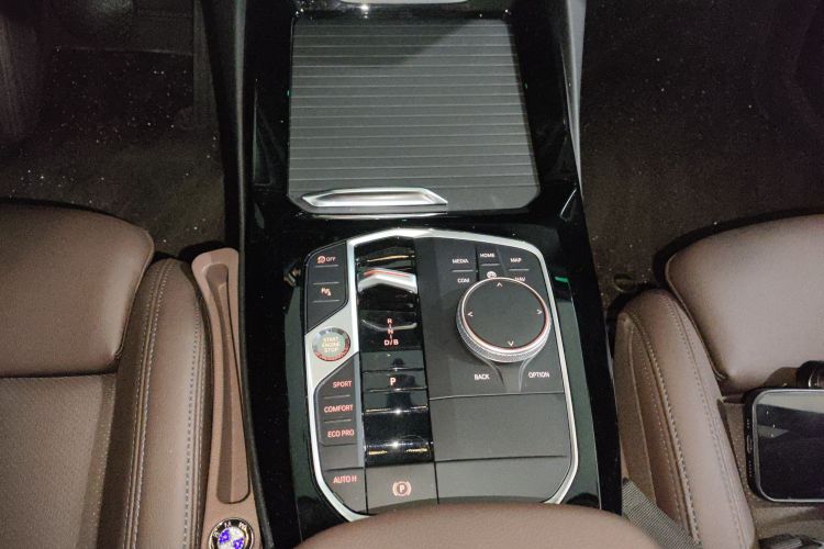 BMW iX3 2023 immagine di auto #14