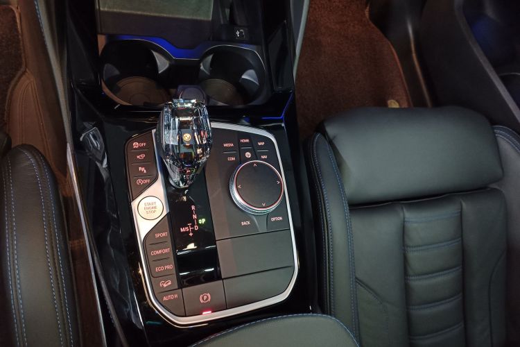 BMW X4 M40i 2022 #14 BMW X4 M40i 2022 car image #14