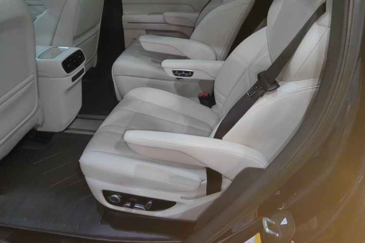 Deepal S09 2025 car image #14