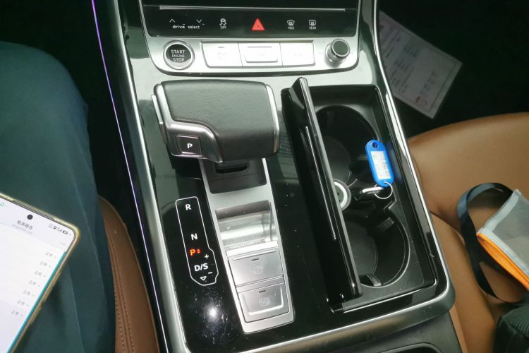 Audi Q8 2021 immagine di auto #14