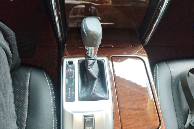 Toyota Reiz 2013 immagine di auto #14