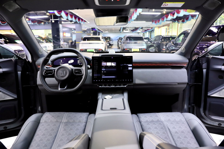 Zeekr 7X 2024 car image #14
