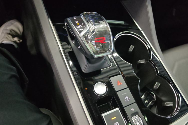 Volkswagen Touareg 2022 car image #14