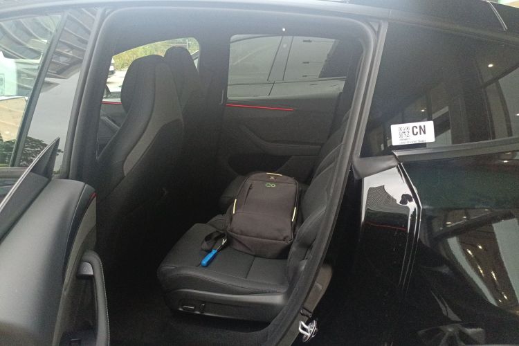 特斯拉 Model Y L 2025 汽车图片 #14