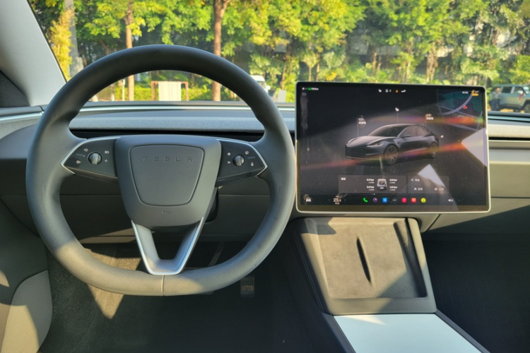 Tesla Model 3 2024 car image #14