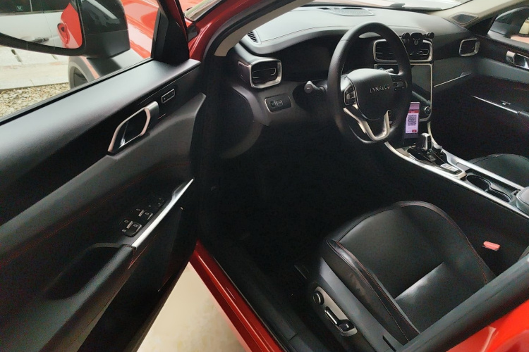 Lynk & Co 01 2018 #14 Lynk & Co 01 2018 car image #14