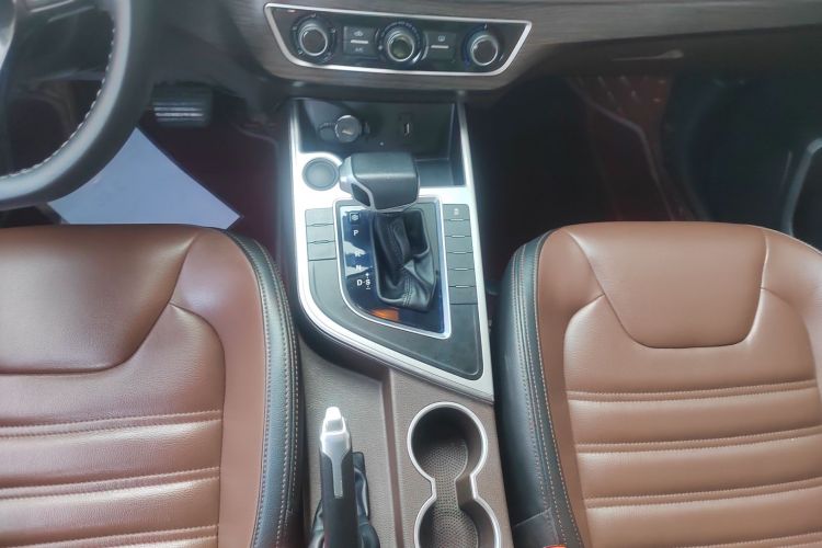 Forthing JOYEAR X6 2018 #14 Forthing JOYEAR X6 2018 car image #14