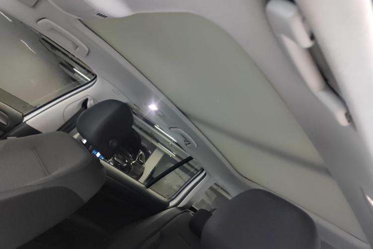 Volkswagen Golf (Imported) 2019 immagine di auto #14