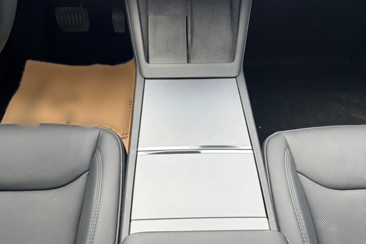 Tesla Model 3 2023 car image #14