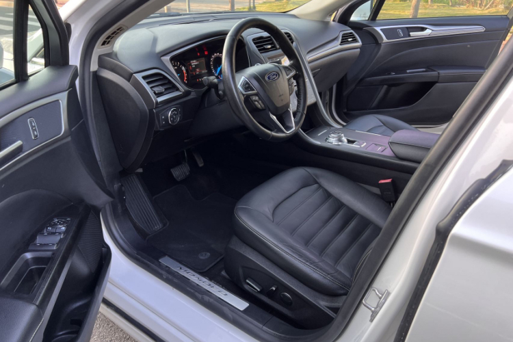 Ford Mondeo 2017 car image #14