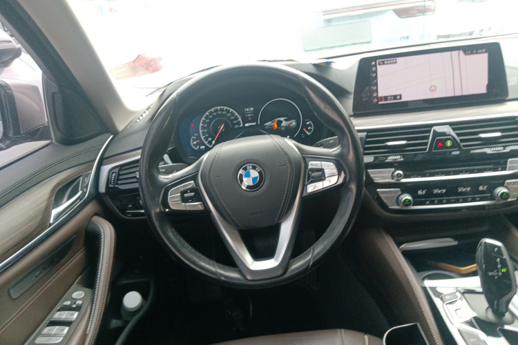 BMW 5 Series New Energy 2019 car image #14
