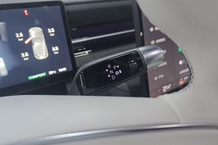 Xpeng G6 2025 صورة سيارة #14