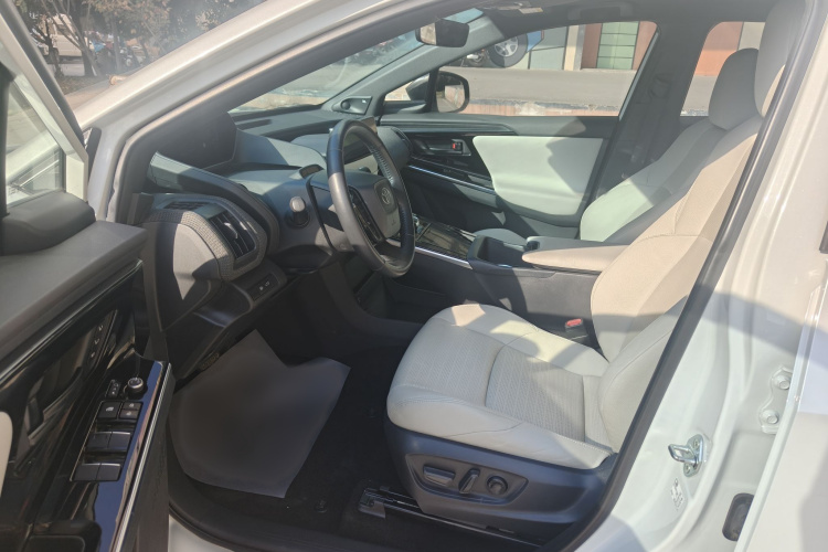 Toyota bZ4X 2022 immagine di auto #14