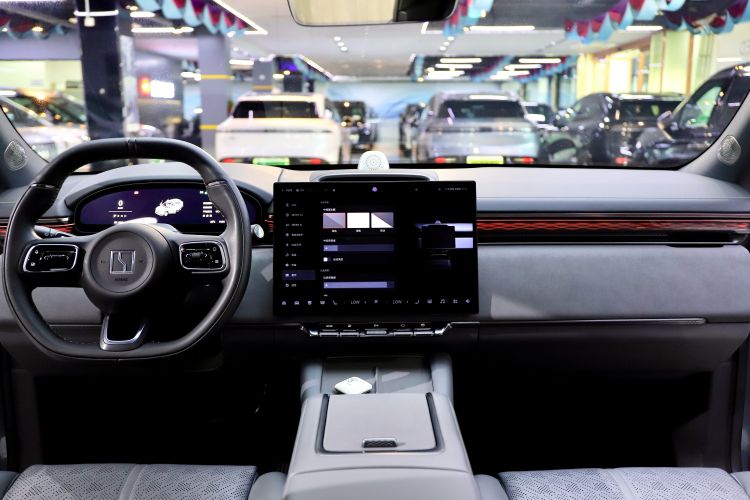 Zeekr 7X 2024 car image #14