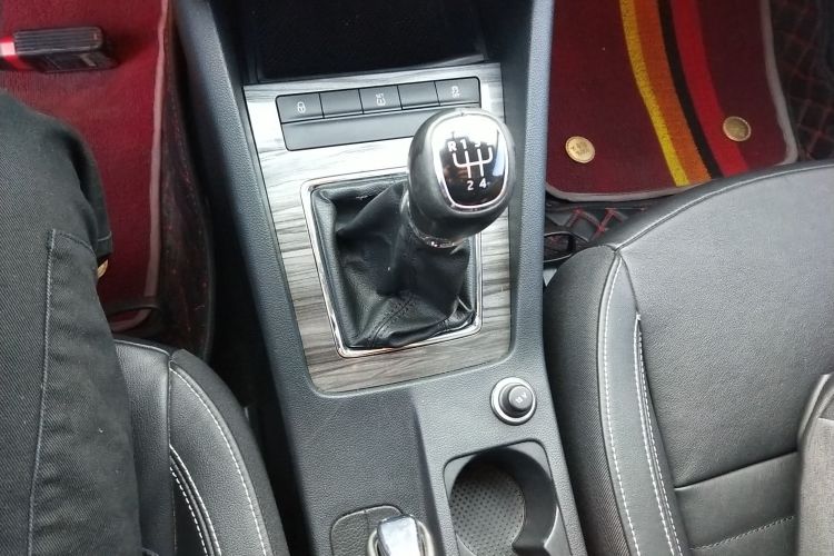 Skoda Octavia 2017 car image #14
