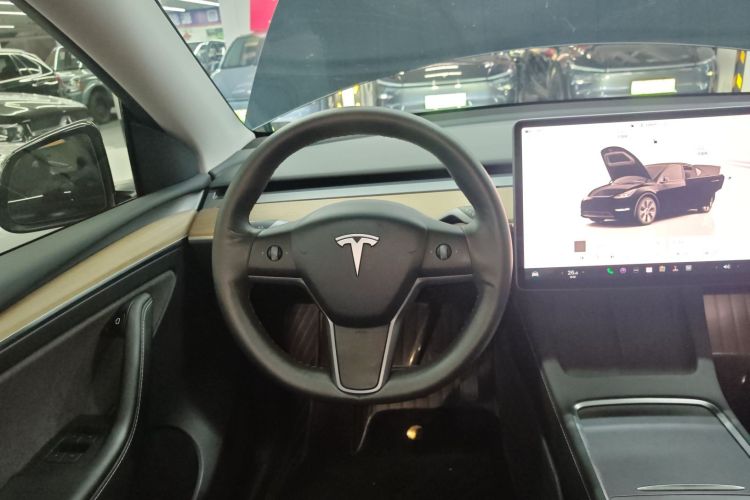Tesla Model Y 2022 #14 Tesla Model Y 2022 car image #14