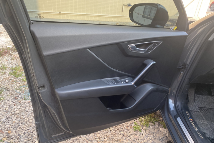 Q2L e-tron 2021 car image #14