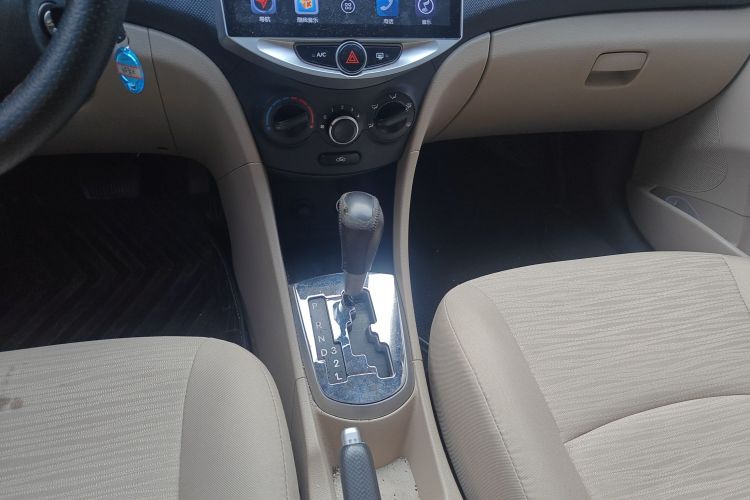 Hyundai Reina 2017 #14 Hyundai Reina 2017 car image #14