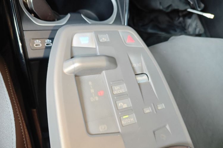 BMW iX1 2025 #14 BMW iX1 2025 صورة سيارة #14