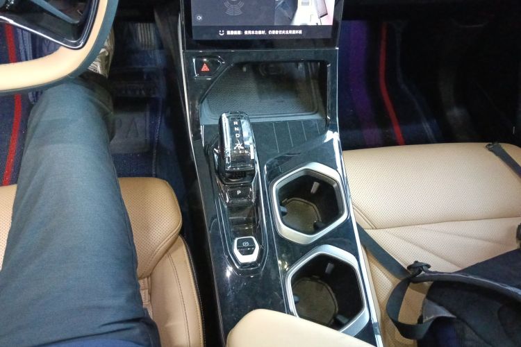 GEELY Boyue L 2022 car image #14