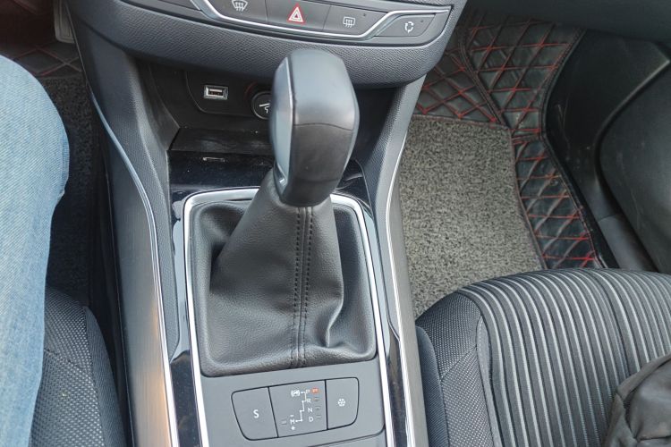 Peugeot 408 2018 car image #14