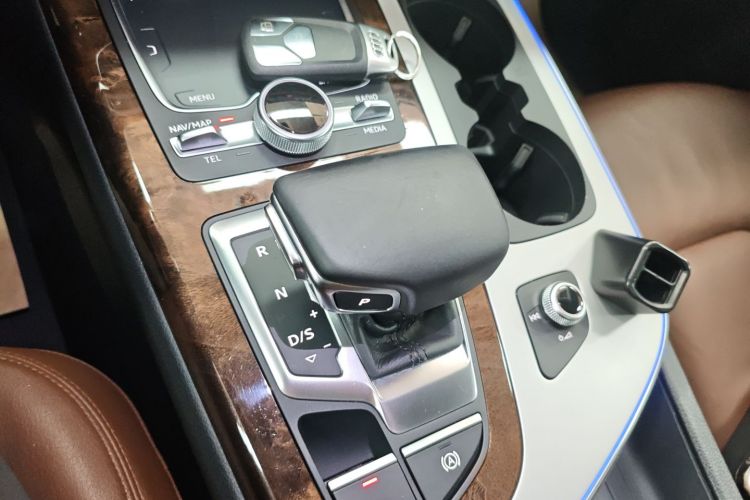 Audi Q7 2016 car image #14