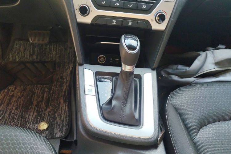 Hyundai Elantra AD 2018 immagine di auto #14