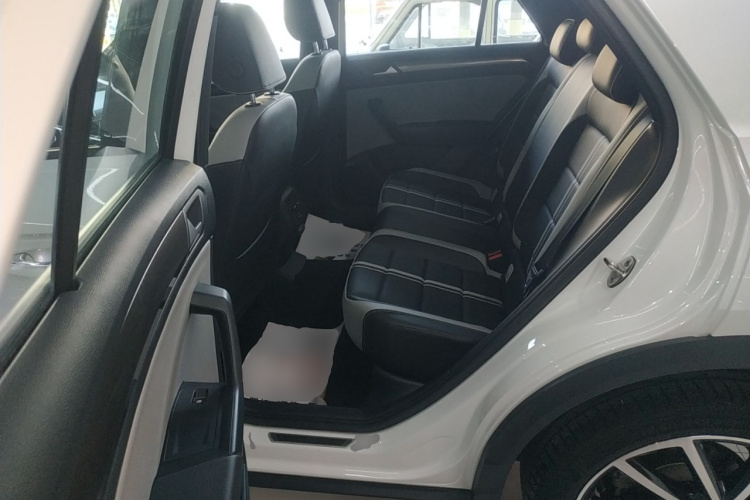 Volkswagen T-Roc 2023 car image #14