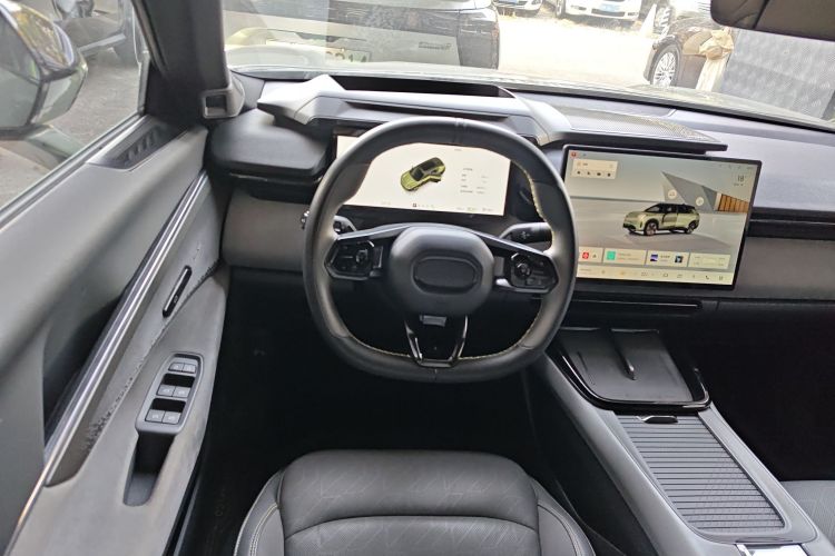 Lynk & Co 08 EM-P 2023 car image #14