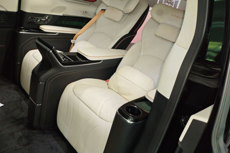 Zeekr 009 2024 imagen de coche #14