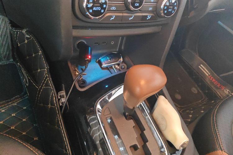 Soueast DX7 2016 car image #14