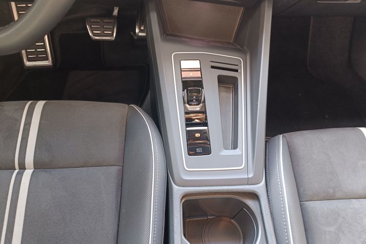 Volkswagen Golf 2021 car image #14