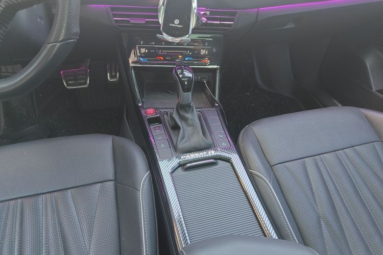 Volkswagen Passat 2022 car image #14