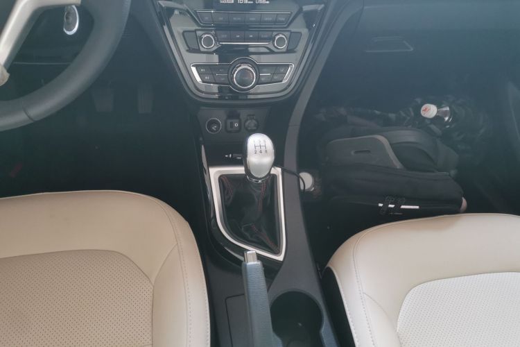 长安 悦翔V7 2015 汽车图片 #14