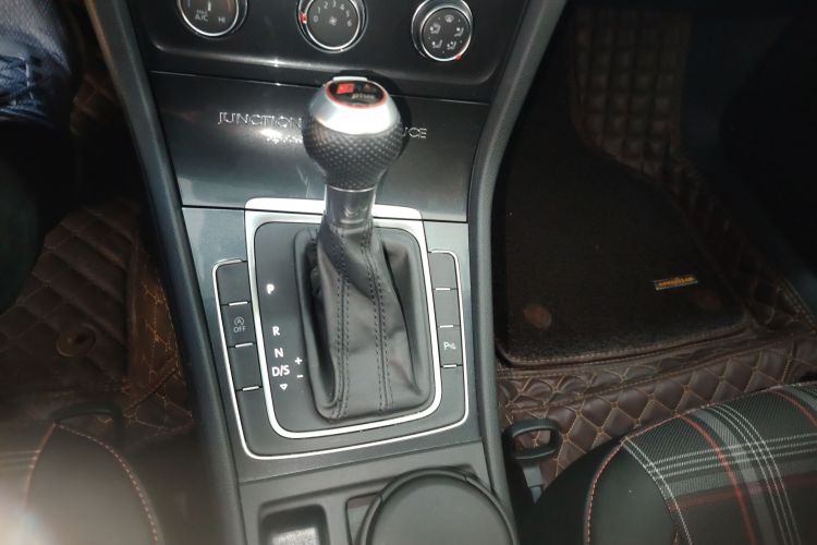 Volkswagen Golf (Imported) 2019 imagem de carro #14