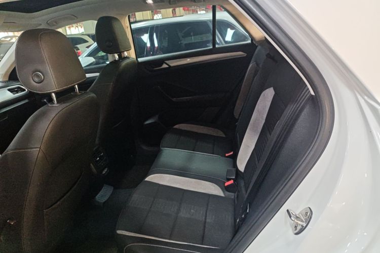 Volkswagen T-Roc 2020 car image #14