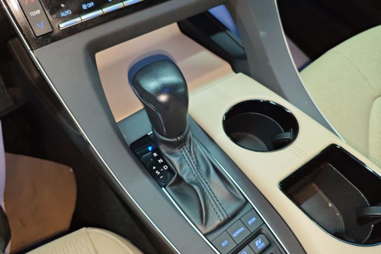 Toyota Avalon 2019 car image #14