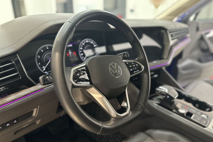 Volkswagen Touareg 2023 car image #14